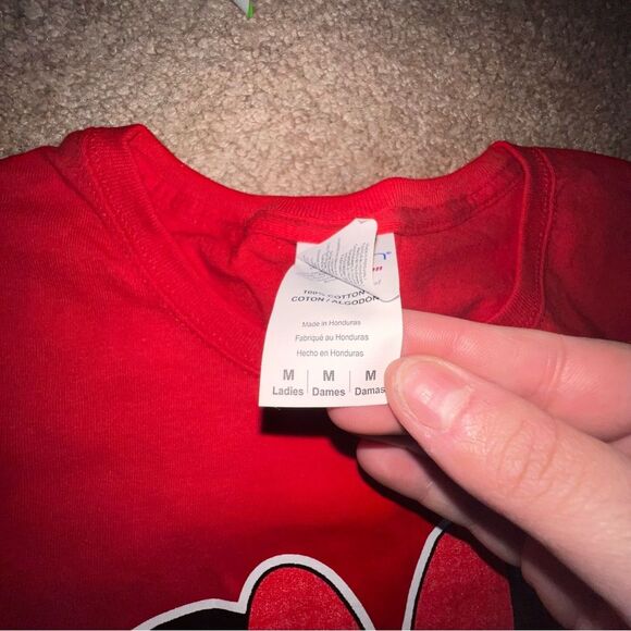 DISNEY NEW Red Minnie Mouse MOM Graphic T-Shirt Size M - Picture 3 of 3